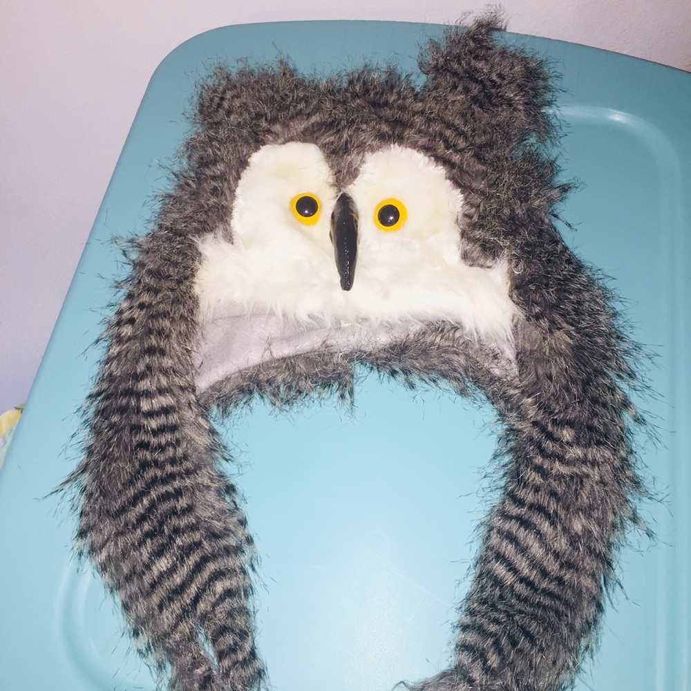Child’s or small adult owl hat grey great quality